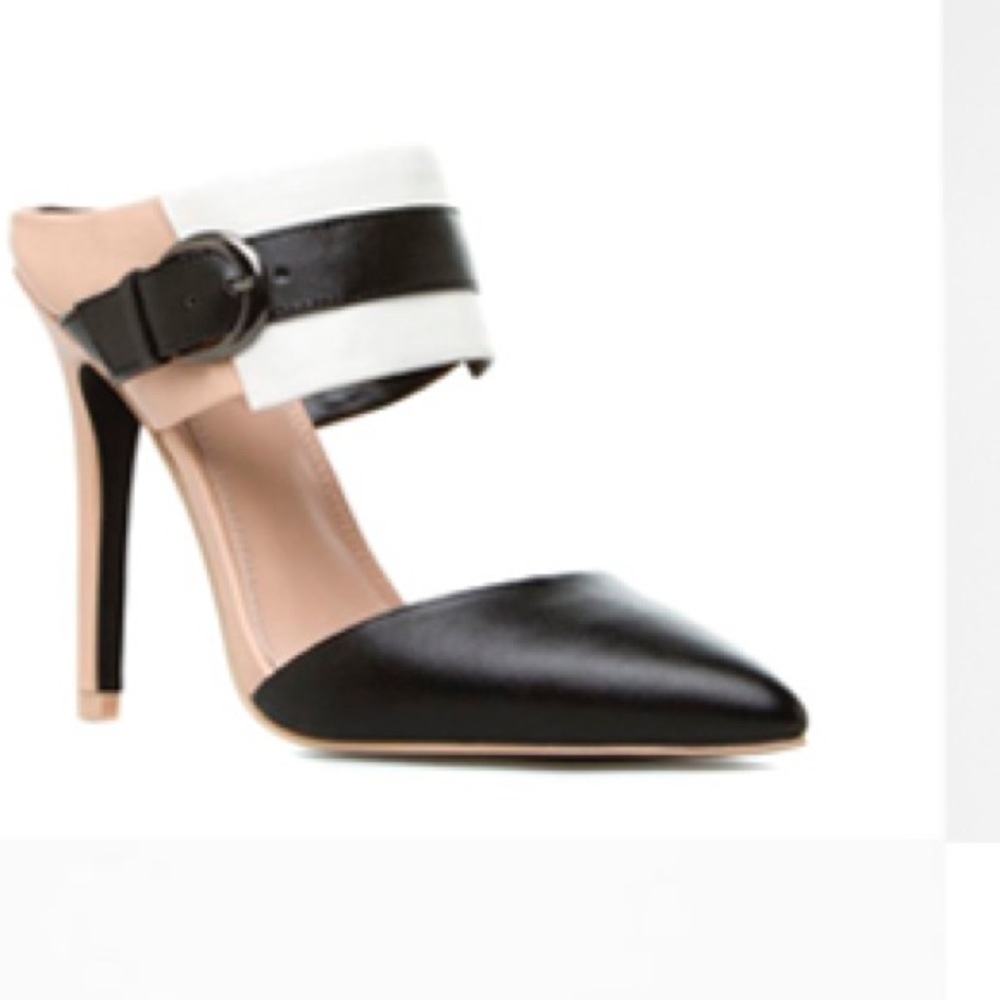 SHOEDAZZLE striking tan, black, & white mules NWT